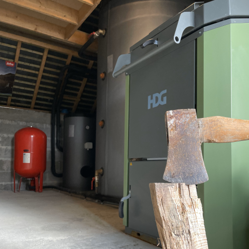 Réalisation d'une chaufferie bois bûches de 30 kw marque HDG avec ballon tampon de 2500 l avec ballon ECS DE 200 l 